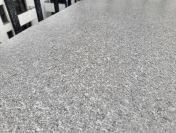 Posadzki żywiczne na balkony i tarasy imitujące granit TROKEN STONE