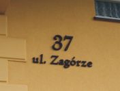 Oznaczenie domu numer budynku na elewację